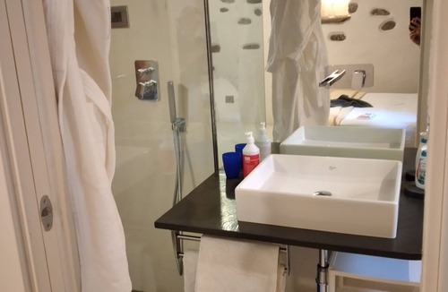 Dolceacqua House | Casa Roberta is a junior Suite located in a old village Dolceacqua.
