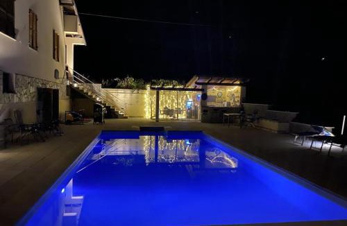 Alice Bel Colle House | Casa Roberto Pool with Bar 5 bedrooms 2 bathrooms Great For Groups
