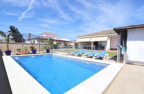 Conil de la Frontera House | Casa Rocalla - Modern, spacious villa with garden and private pool