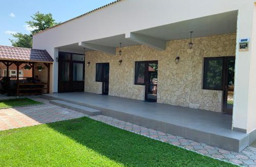 Eselnita House | Casa Roka