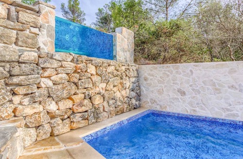 Sutivan Villa | Casa Romantica - charming holiday home for 4 + 2 people with a heated pool by MyWaycation