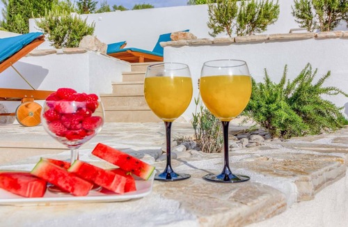 Sutivan Villa | Casa Romantica - charming holiday home for 4 + 2 people with a heated pool by MyWaycation
