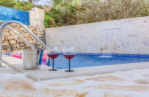 Sutivan Villa | Casa Romantica - charming holiday home for 4 + 2 people with a heated pool by MyWaycation
