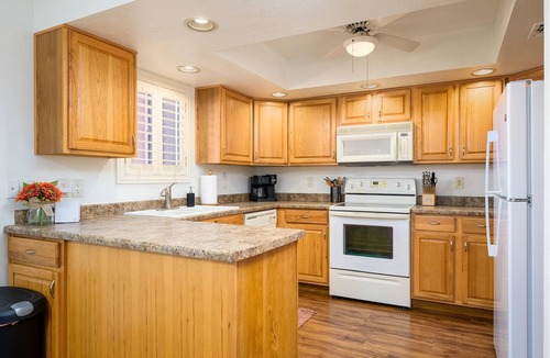 Paradise Valley Village Condo | CASA ROMEO - Updated Top-Level Condo