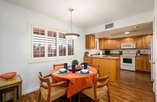 Paradise Valley Village Condo | CASA ROMEO - Updated Top-Level Condo