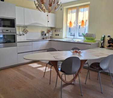 Padergnone House | Casa 'Rosa dei laghi'