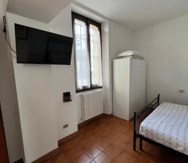 Lodi Apartment | casa rosa