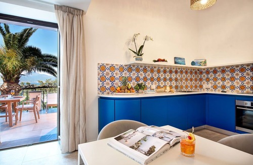 Vico Equense Apartment | CASA ROSADA - Spectacular Waterfront Villa with Pool and View of Mount Vesuvius