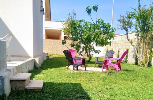 Punta Secca House | Casa Rosso Corallo, by the sea and with a large garden