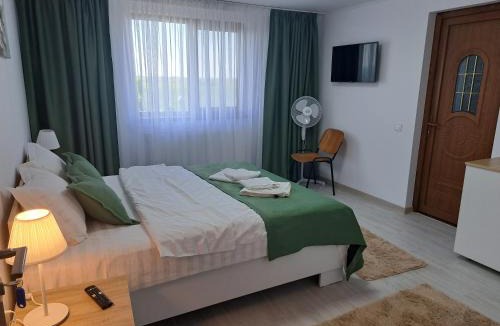 2 Mai House | CASA ROTARU