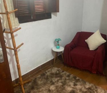Maringa Bed & Breakfast | Casa roxa