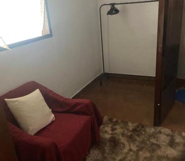 Maringa Bed & Breakfast | Casa roxa