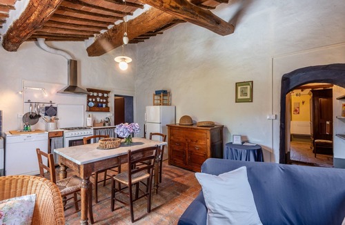 Monteriggioni Apartment | Casa Rufini among the Sienese Hills on the Bichi Borghesi Estate