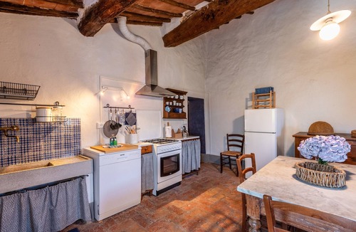 Monteriggioni Apartment | Casa Rufini among the Sienese Hills on the Bichi Borghesi Estate