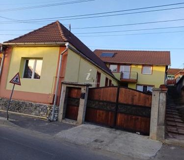 Ocna Sibiului House | Casa Ruja
