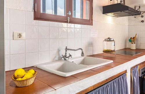 La Solana House | Casa Rural La Caldera: Mountain Views, Pool, Garden & Wi-Fi