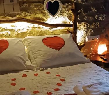 Enroig House | Casa Rustic Suites, JACUZI & LOVE
