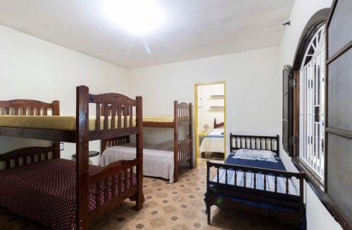 Guarau House | Casa rustica com Wi-Fi, garagem e aceita pet