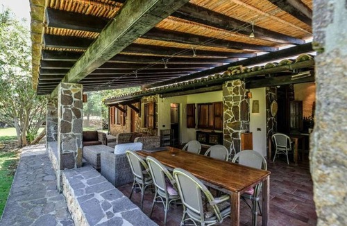 Chia Cottage | Casa Rustico, large pool, 350m from the beach, by the river.