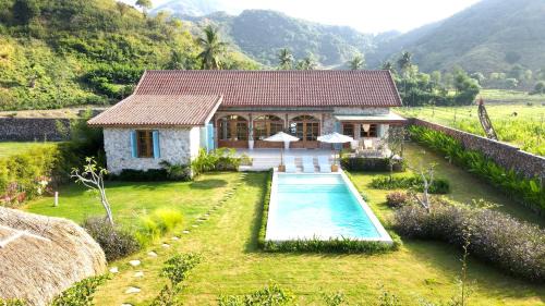 Selong Belanak Villa | Casa Samudra - charming & spacious villa by the sea surrounded by nature