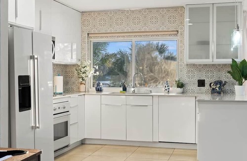 Highland Lakes Villa | Casa santorini - waterfront w/pool