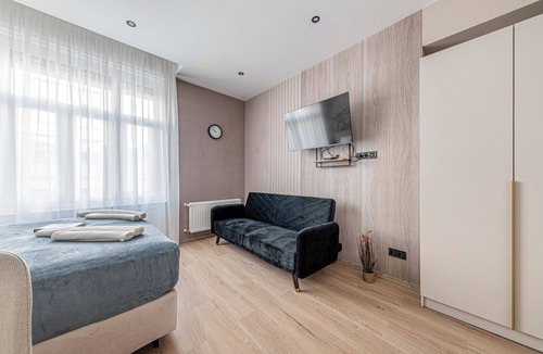 Ujlipotvaros Apartment | Casa Solara - Bright & Stylish Studio by Nyugati with, AC in beautiful Budapest