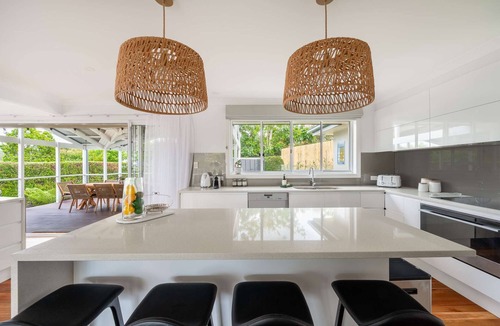 Wamberal House | “Casa Sorrento” – Pool, Fireplace & Close to Beach
