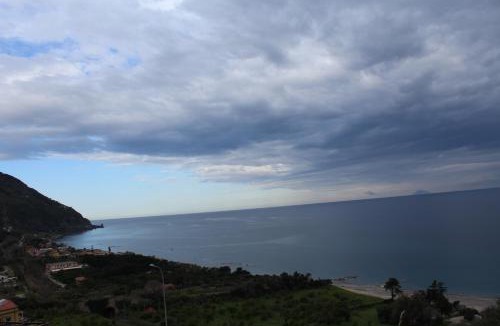 Piraino Apartment | Casa Spisidda Appartamento "Panarea" per 4 persone con vista sulle Eolie