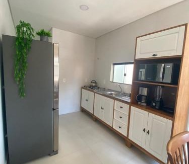 Iririu House | Casa térrea ampla, perfeita para a sua hospedagem