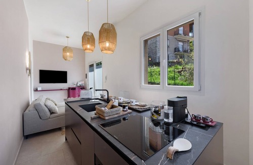 Como Apartment | Casa Teresa Suite in Como – Modern Comfort with Private Garden and Free Parking