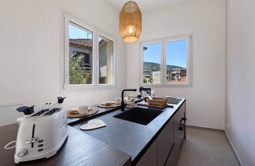 Como Apartment | Casa Teresa Suite in Como – Modern Comfort with Private Garden and Free Parking