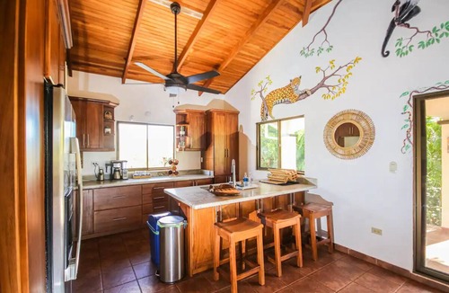 Xihu Villas House | Casa Tropical- Secluded Mountain View Pool House