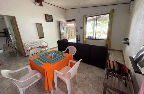 Tortuguero Hostel | Casa Turtle Bogue - Hostel