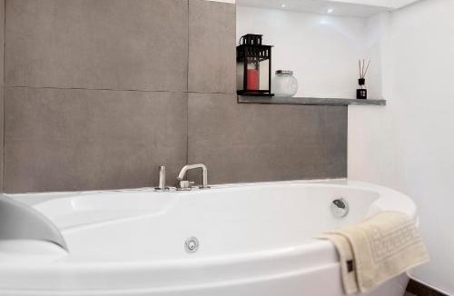 Rocchetta Nervina Apartment | Casa vacanza A Cola - con Jacuzzi