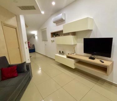 Leonforte Apartment | Casa vacanza Helios