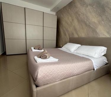 Leonforte Apartment | Casa vacanza Helios