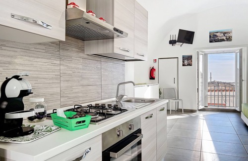 Monte Sant'Angelo Apartment | Casa Veroncelli Apartment with Sea View, Balcony and Wi-Fi