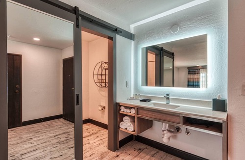 Port Hueneme Hotel | Casa Via Mar Inn, an Ascend Collection Hotel