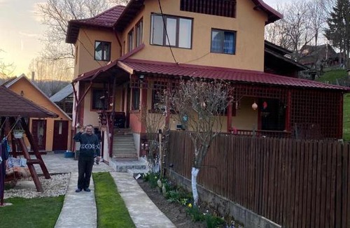 Bradulet House | Casa VIOLETA