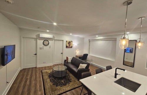 Pointe Claire Apartment | Casablanca Suites ● Newly Renovated 2bedroom Apartment ● 8mins from YUL Airport.