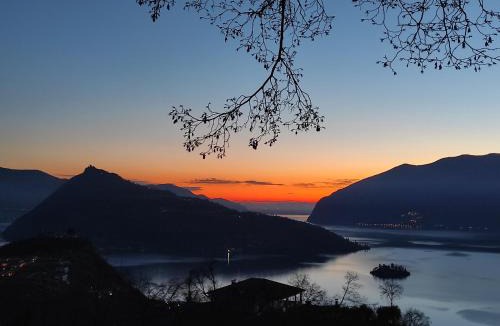 Marone House | CasaDolcelago Marone Villa con Giardino Vista Lago Private Parking