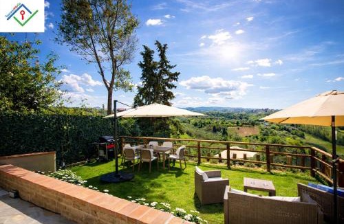 Lari Apartment | Casale il Petruccaio - Jacuzzi e Vista Panoramica sulle Colline Toscane