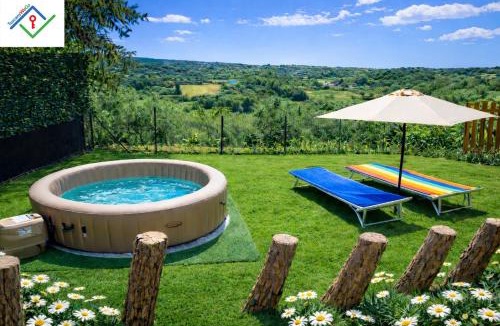 Lari Apartment | Casale il Petruccaio - Jacuzzi e Vista Panoramica sulle Colline Toscane