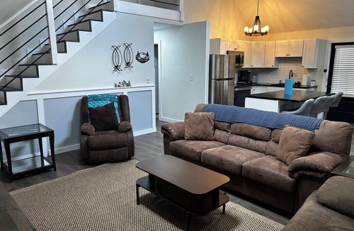 Maggie Valley Cottage | Cascade Cabin- 3BD/2BAhome, sperate game room with sleeping area, hot tub