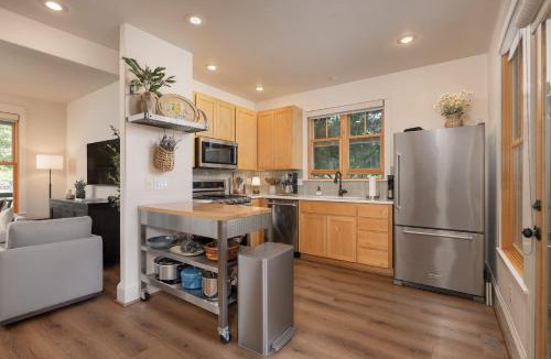 Sisters House | Cascade Cottage in Pine Meadows for 6