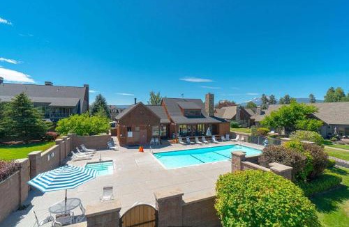 Sisters House | Cascade Cottage in Pine Meadows for 6