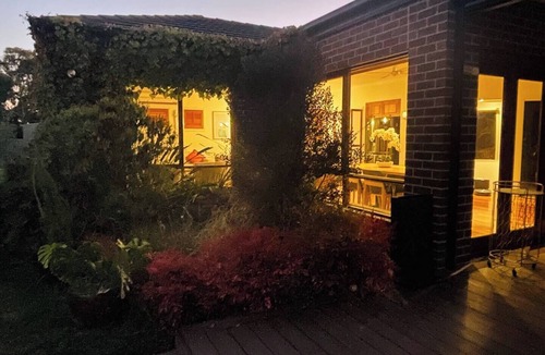 Keysborough House | Cascade Cottage: Spacious Family Retreat in Keysborough Garden Parking Sleeps 8