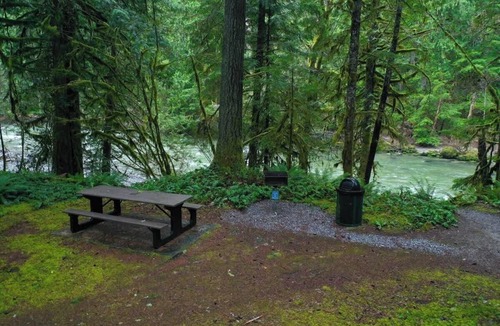 Glacier Condo | Cascade Peaks Great Mtn Escape in Snowater