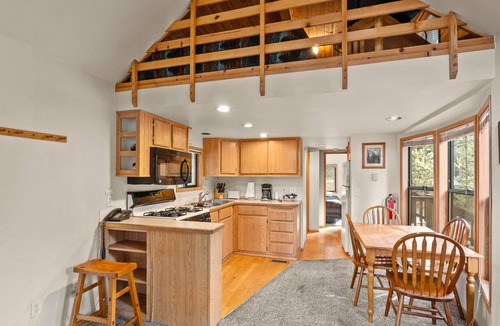Crescent Cabin | Cascade Fiesta Chalet, Pet friendly - 502