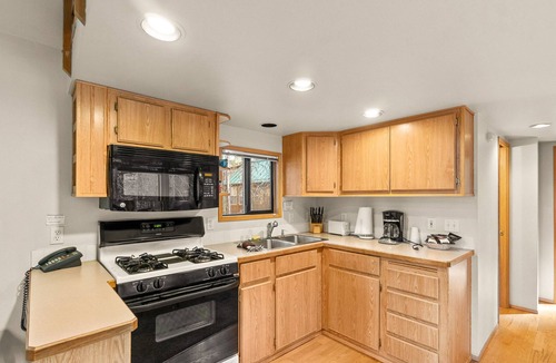 Crescent Cabin | Cascade Fiesta Chalet, Pet friendly - 502